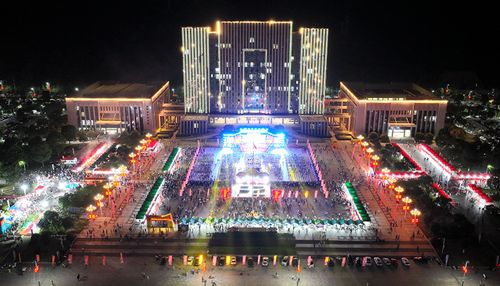 2023年彭澤縣第四屆小龍蝦美食節(jié)暨贛鄂皖三省七縣預(yù)制菜農(nóng)旅產(chǎn)品展銷會開幕